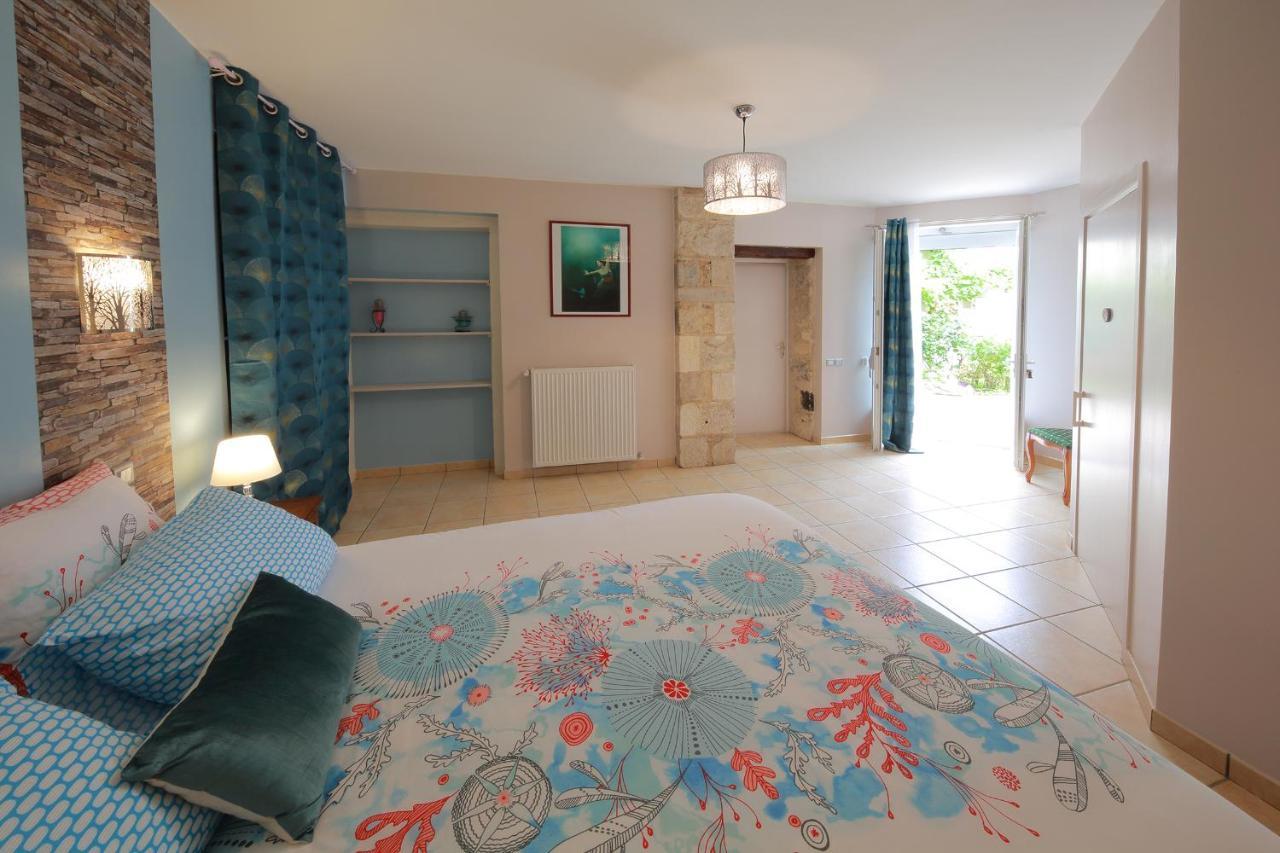 Bed and Breakfast La Loge Des Fees Latillé Exterior foto